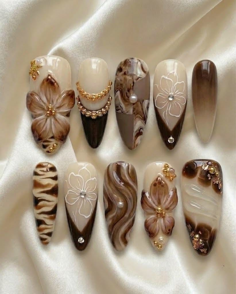 Deluxe NAILS