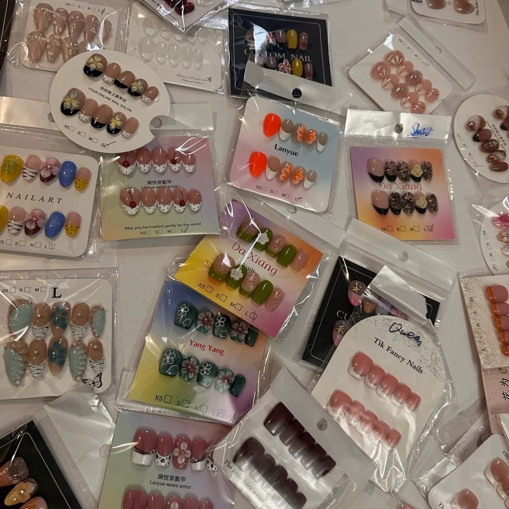Deluxe NAILS