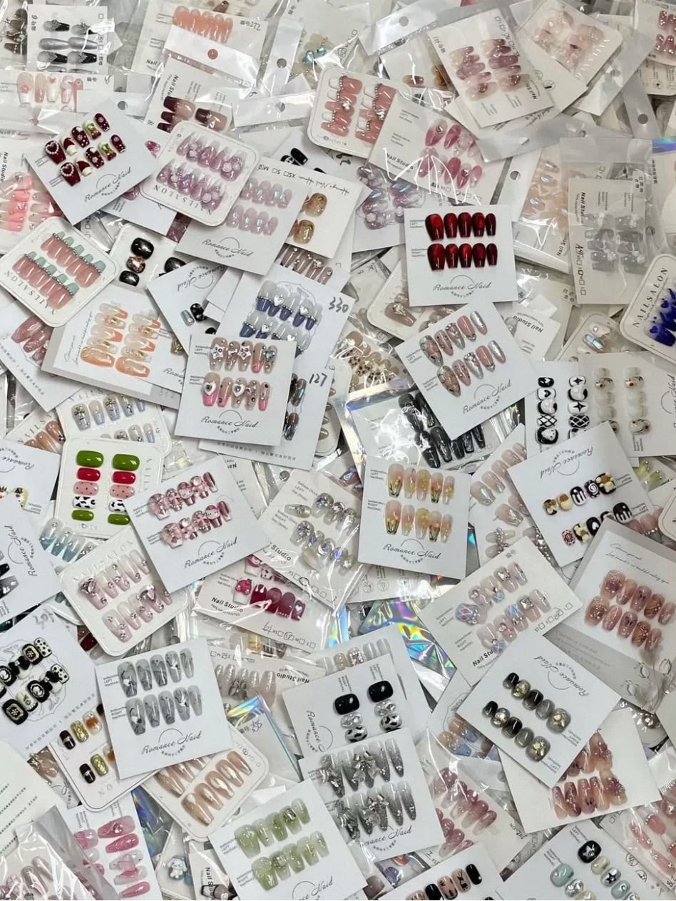 Deluxe NAILS