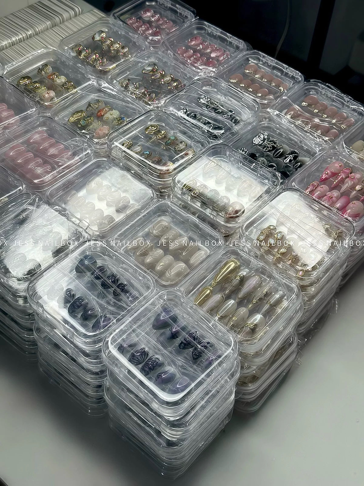 Deluxe NAILS