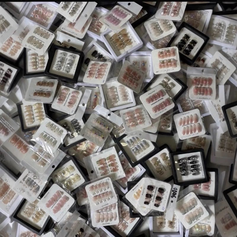 Deluxe NAILS