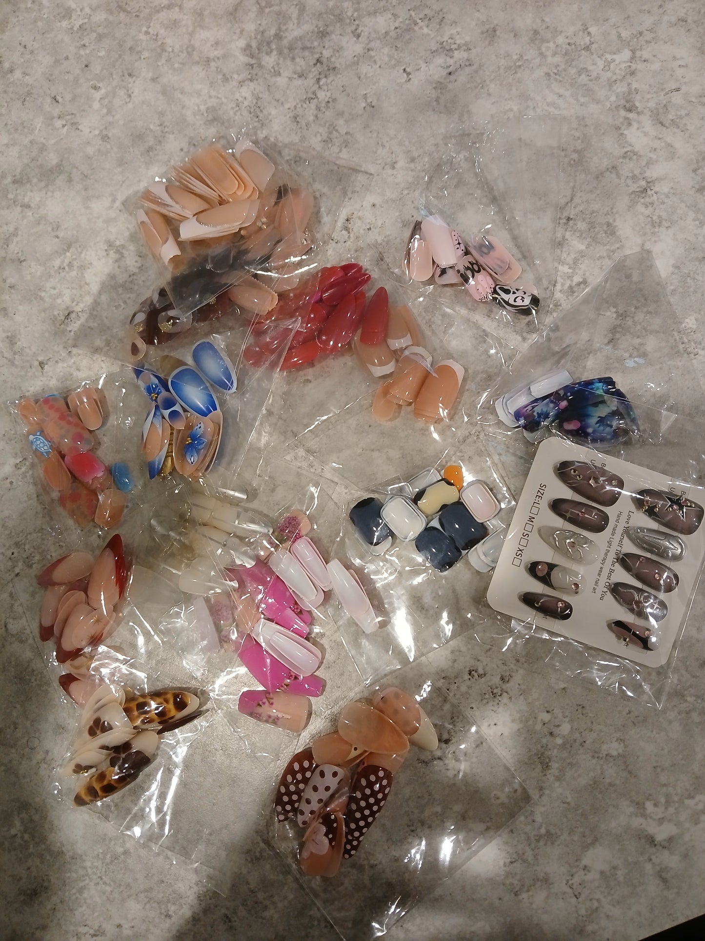 Deluxe NAILS