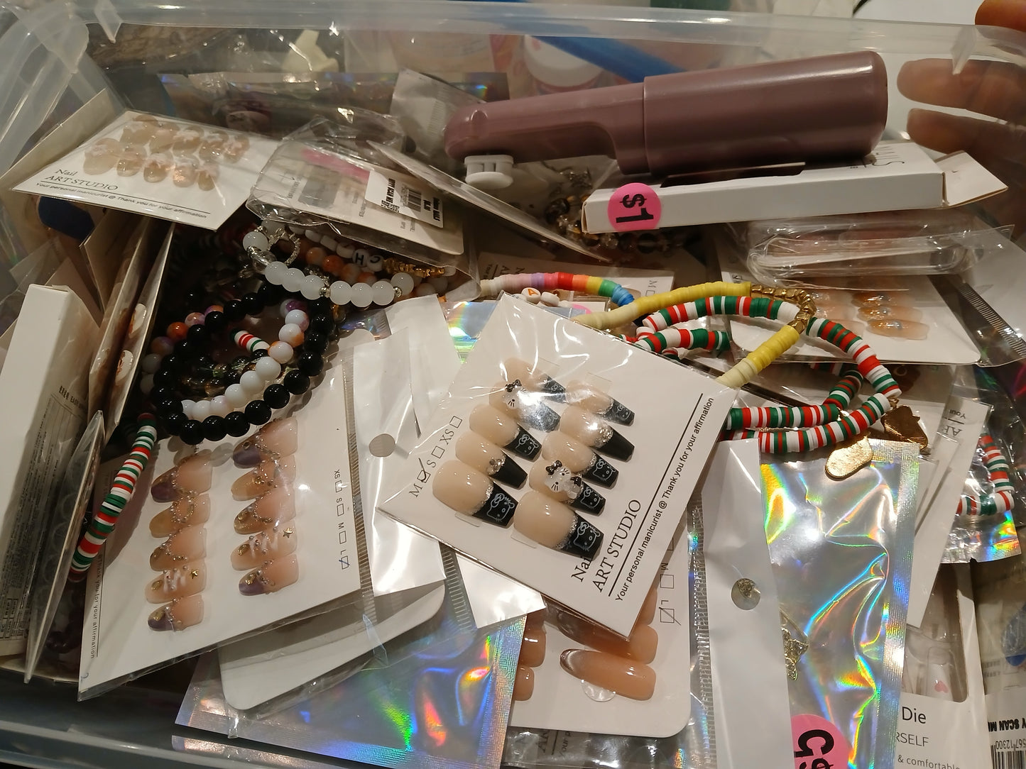 Deluxe NAILS