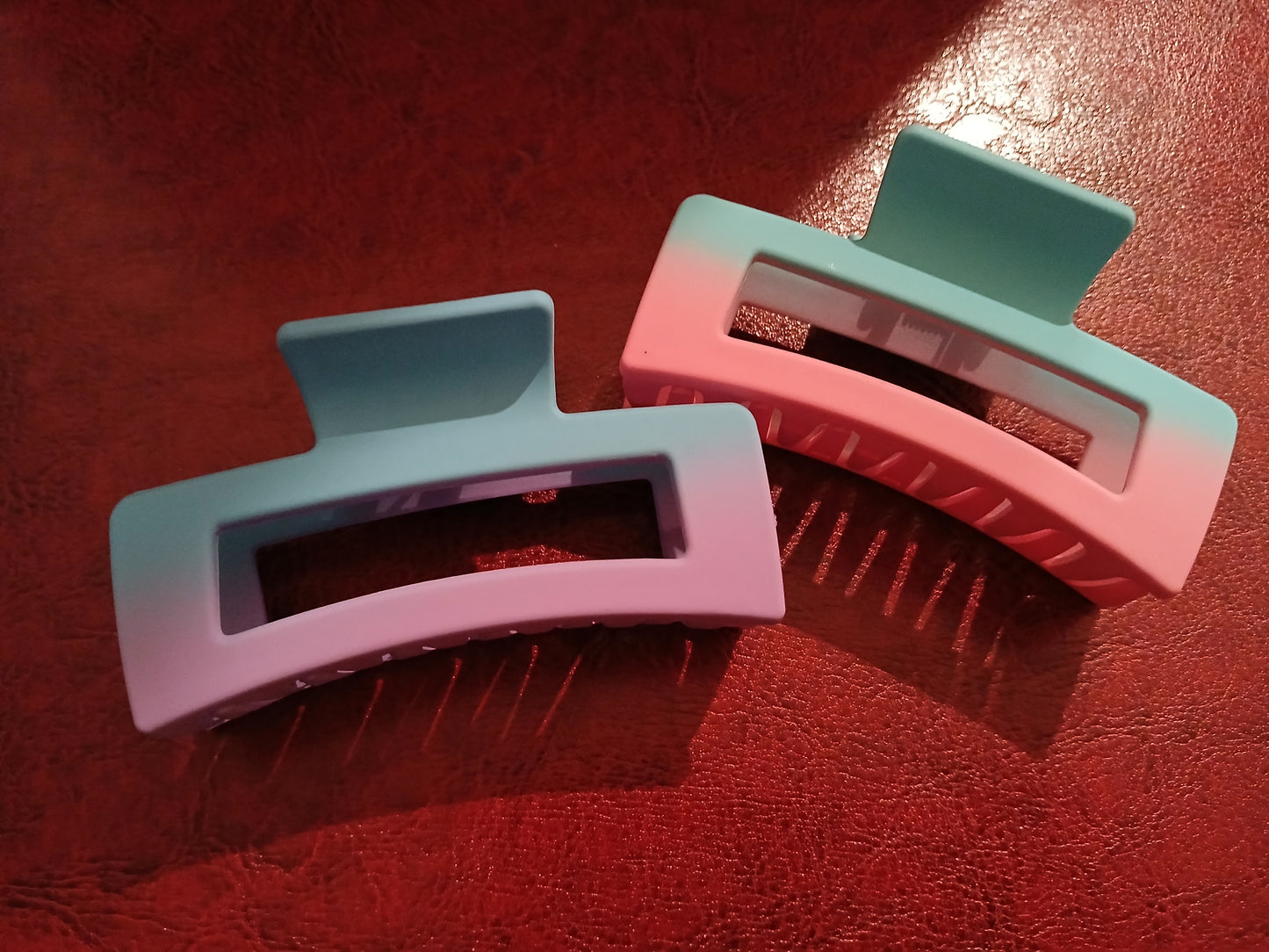 Aura Gradient Claw Clips